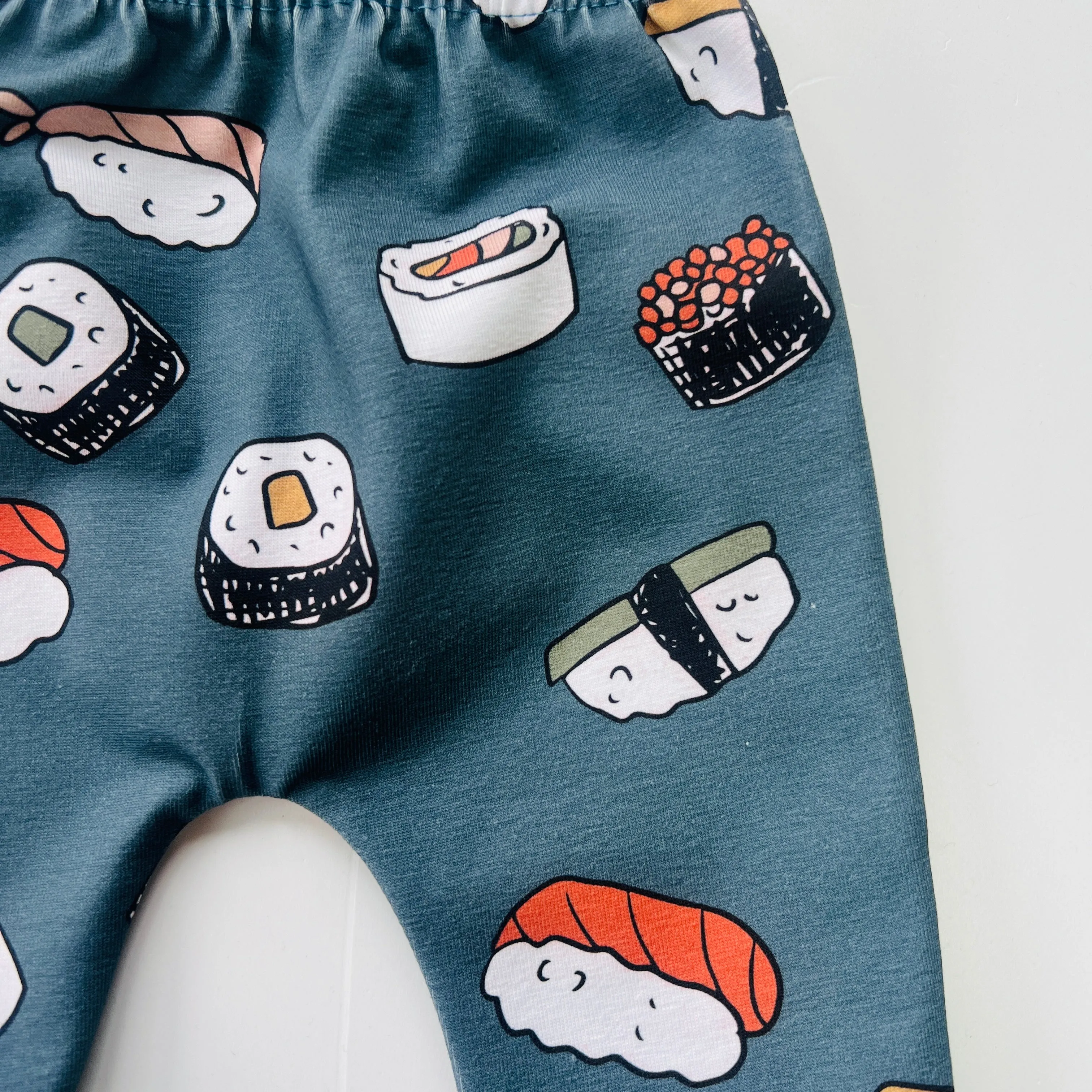 Eddie & Bee organic cotton leggings in "Sushi Sushi " print.